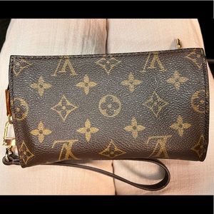 Louis Vuitton monogram pochette